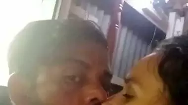 Dhaka guy boob presses and kisses in desi x video