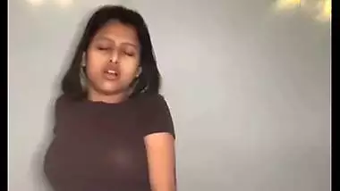 New Delhi girl sucks boyfriend dick and cum on face