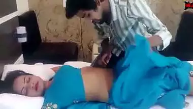 Naughty Unsatisfied Wife’s Pussy Licked By Neighbour Boy