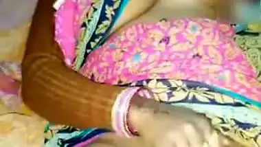 Local desi slut in saree masturbating video
