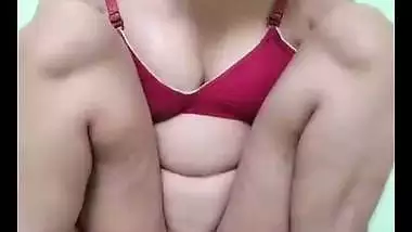 Desi lady’s masturbation MMS with a big brinjal
